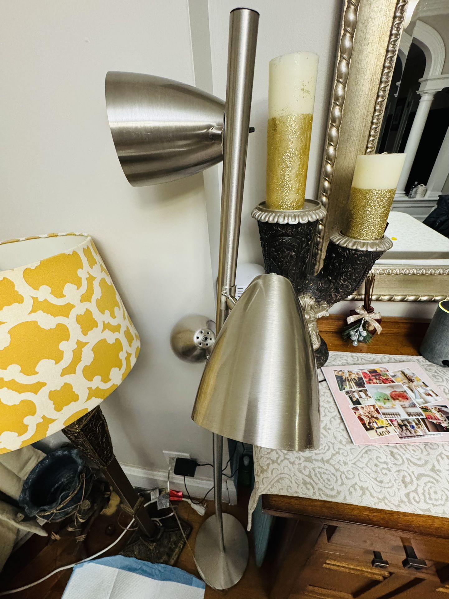 I am selling a lamp in good condition, it works very