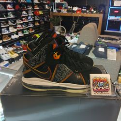 NIKE LEBRON 8
"SPACE JAM" - #DB1732 001 - SIZE 9.5 - ORIGINAL BOX