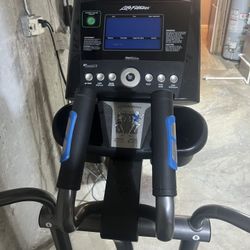 Life Fitness E1 Elliptical 
