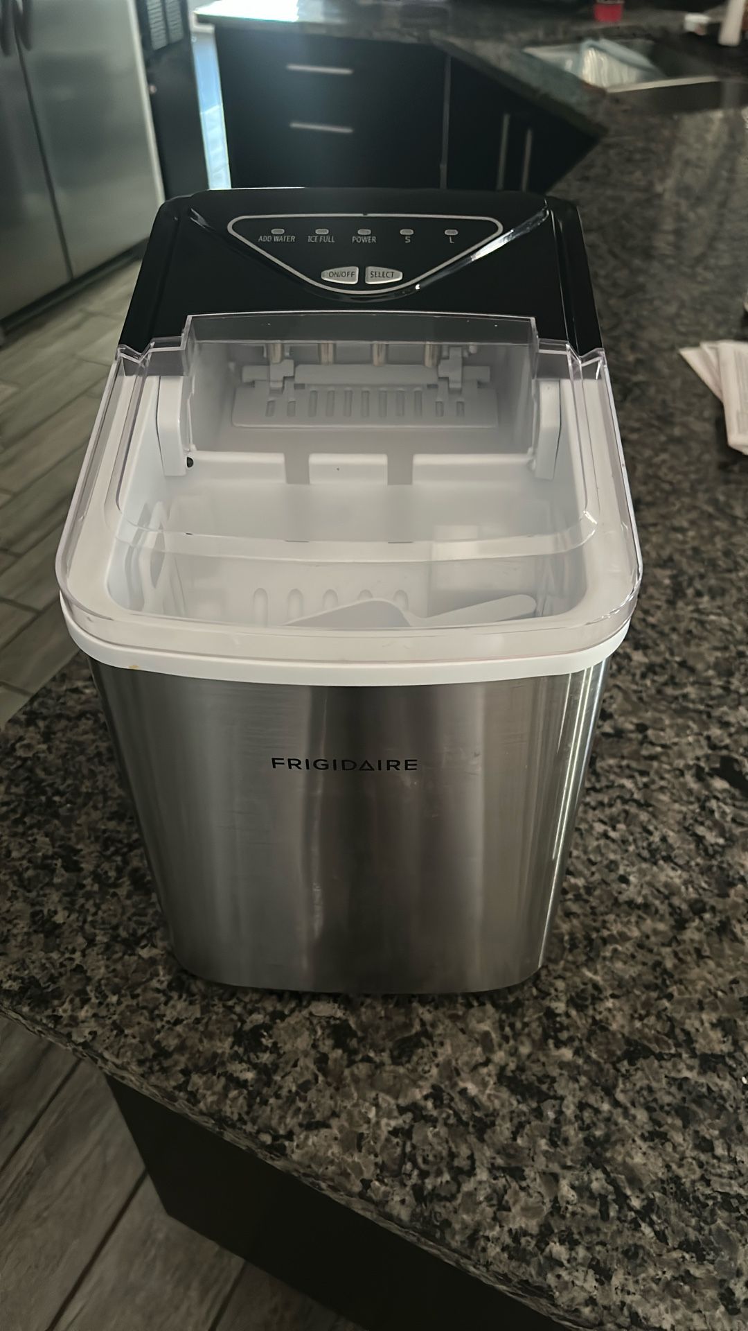 Frigidaire Ice maker