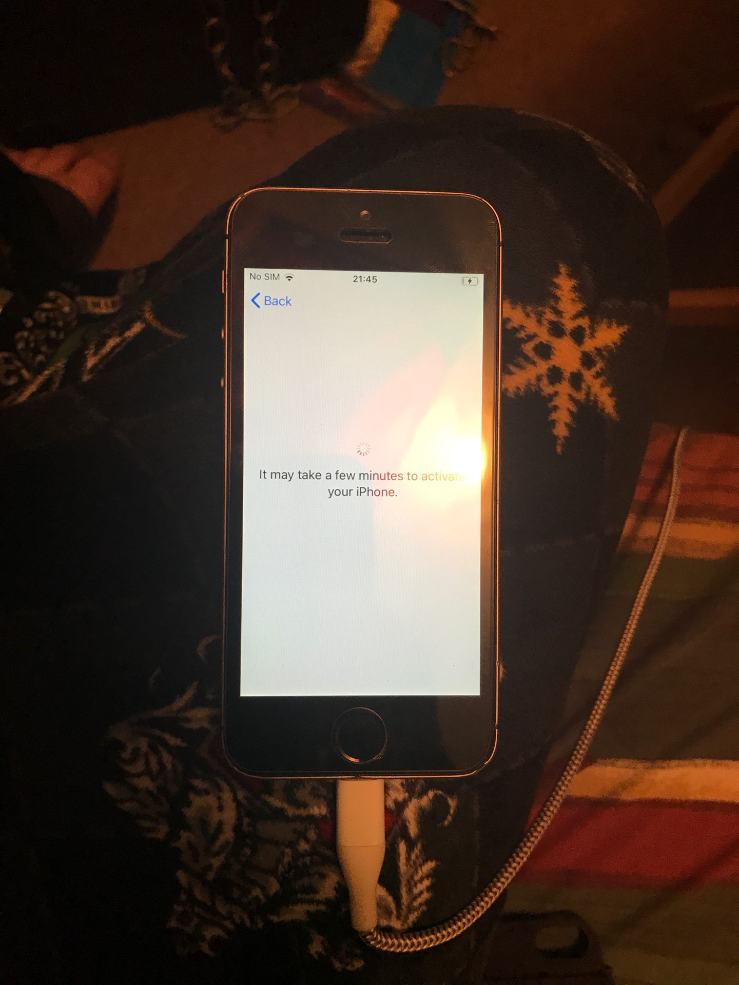 Phone SE 32gb silver (iPhone that came out after iPhone 6+) unlocked any carrier will trade