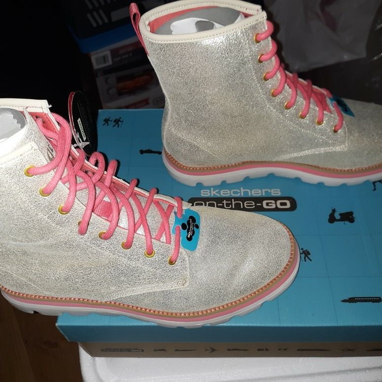 SKECHERS ON THE GO EDGE WOMENS BOOT