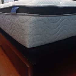 *Now Available!!!*---Legacy Eurotop Resort Edition Queen/King Mattress And Foundation Sets---From $1399!!!---Delivery And Financing🤭