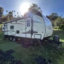 CLEAN keystone Outback! Amazing Layout! 