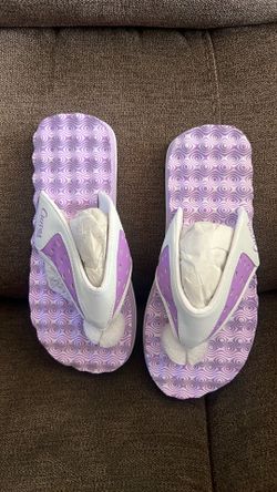 Curves purple and white cute sandals size M 7-8 new