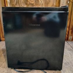 Mini Refrigerator 1.5 Cu Ft