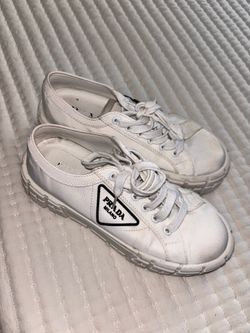 White shoes size 7 women