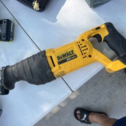 DCS381 variable speed reciprocating saw  DEWAL CORDLESS