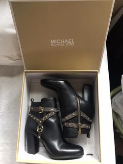 $50 *** Sz 7.5 Preston Studded Leather Bootie - Michael Kors
