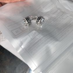 VVS Moissanite DiaMond Ear rings Brand new Never worn 200$