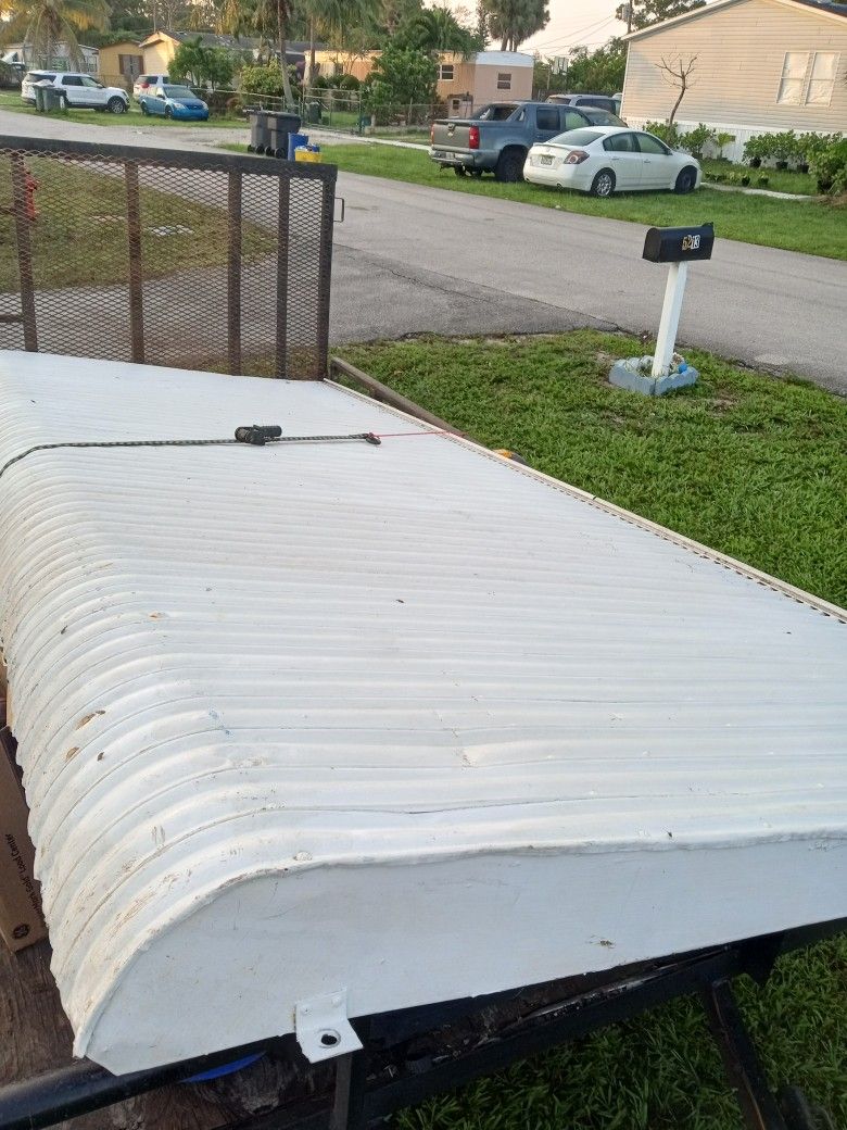 Clamshell Aluminum Awning