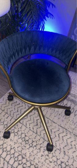 Modern swivel office chair