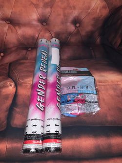Gender reveal poppers and balloons