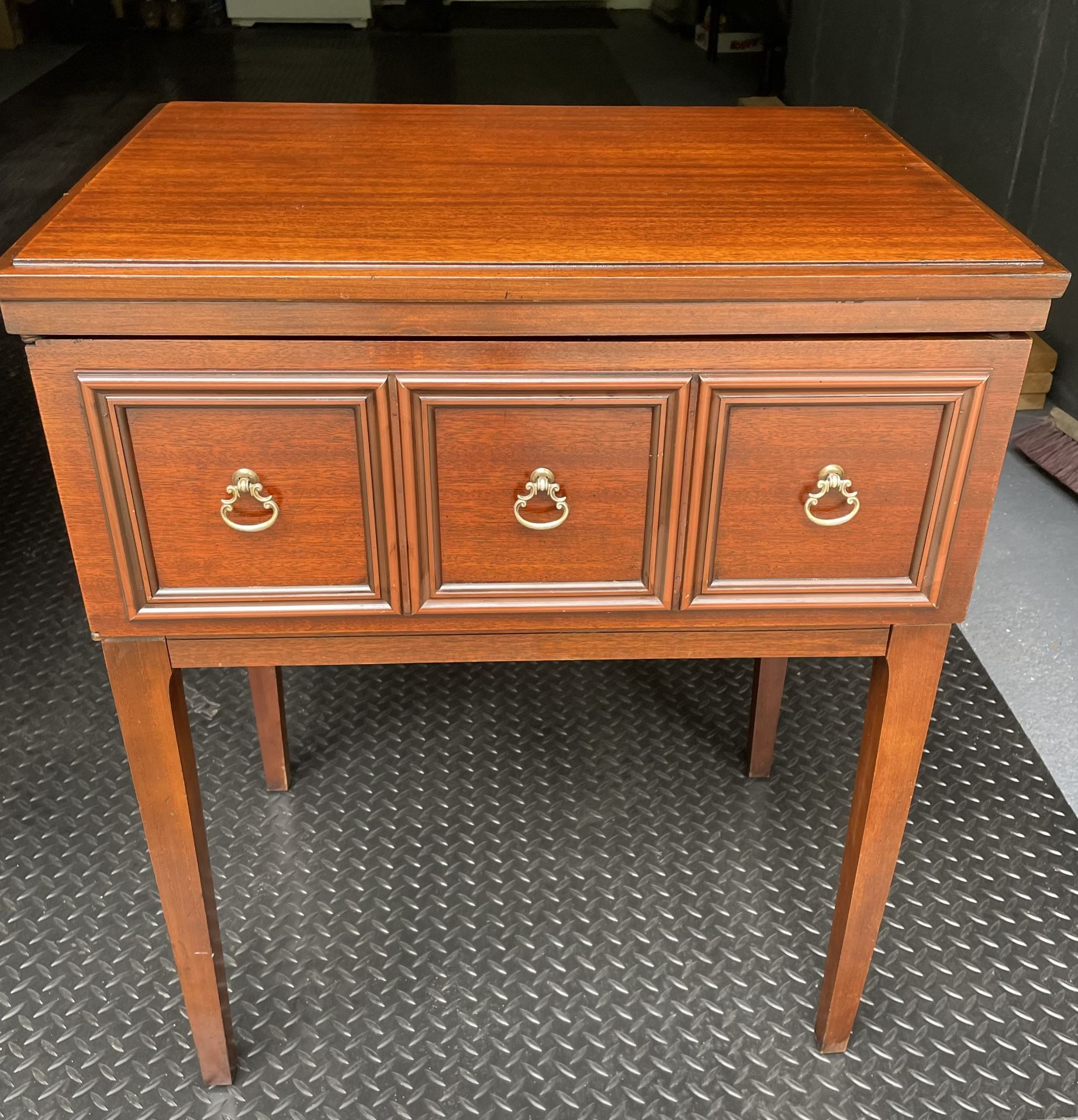 Vintage Sewing Machine And Table