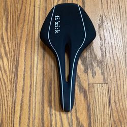 Fi ‘Zi:k Luce R5 Large Saddles