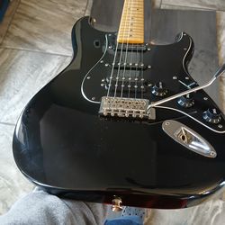 FENDER STANDARD STRATOCASTER
