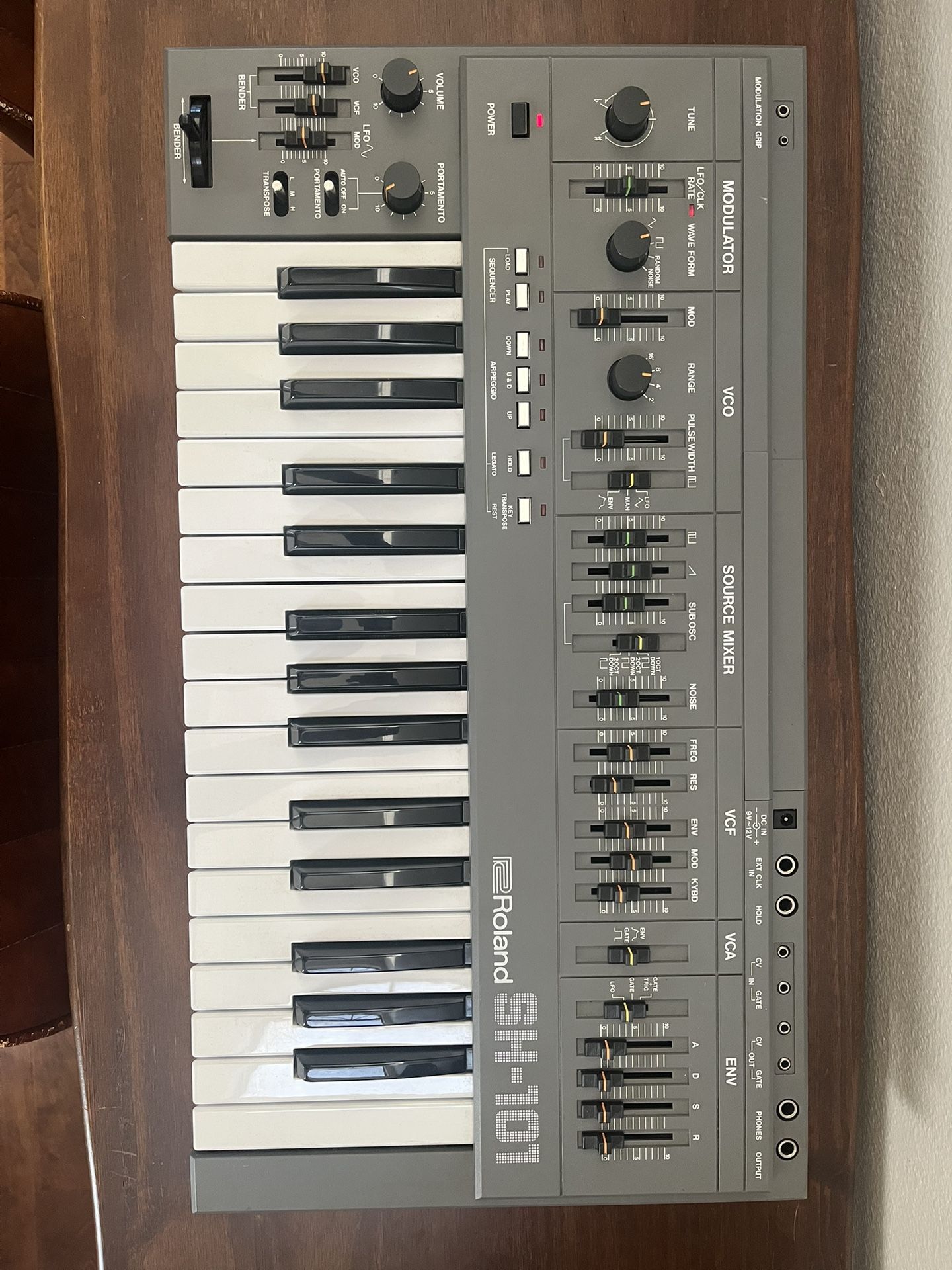 Roland SH-101 Synthesizer 