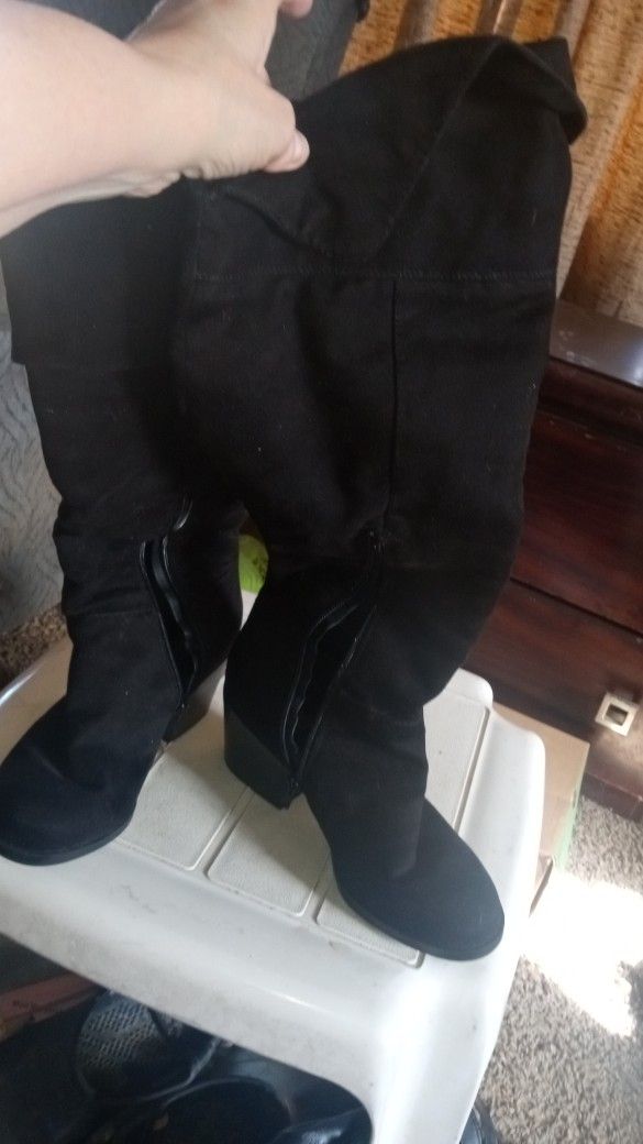 Boots Knee High Size 7