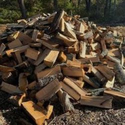 SEASONED RED AND WHITE OAK FIREWOOD $70 LOADS (PICK UP ONLY)