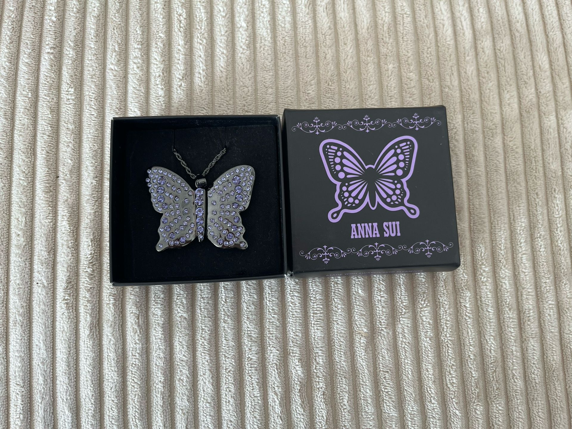 Brand New Ana sui Necklace /storage Drive