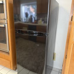 Fridge / Freezer Combo - HotPoint