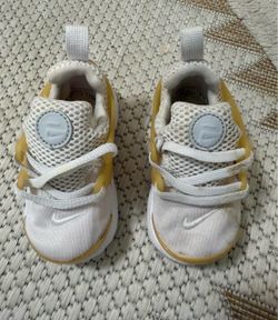 Nike Air Max 270 baby sneakers in white & yellow, size US 6C #babyshoes #airmax