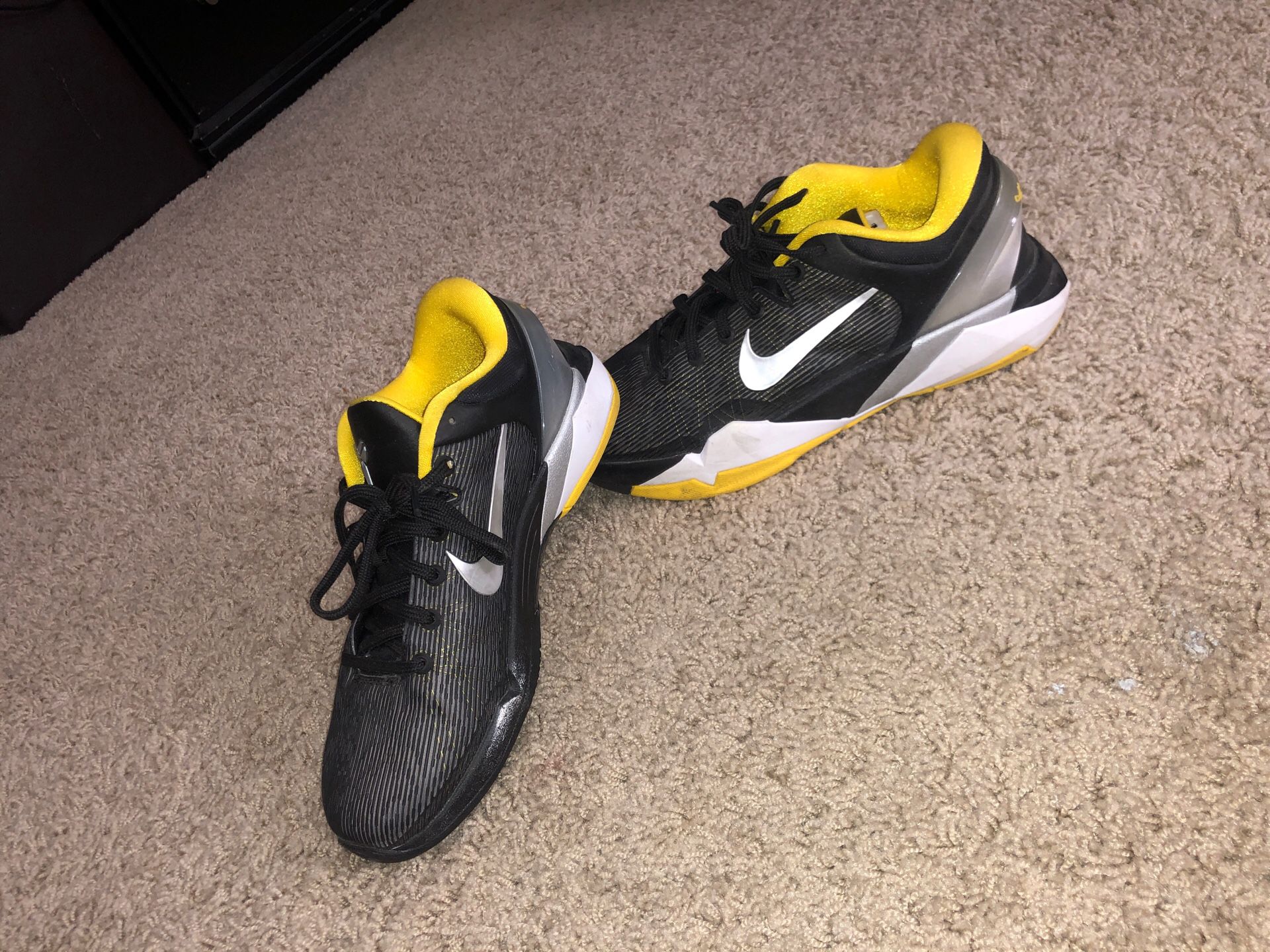 Kobe Nike zoom 7 basketball shoes