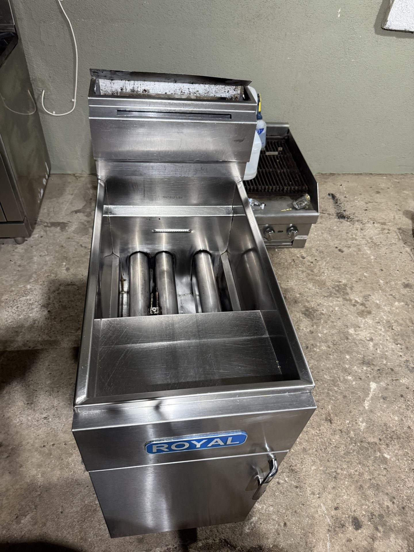 50 lb Royal Range RFT-50 Floor Gas Fryer