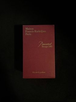 Luxury rouge parfume