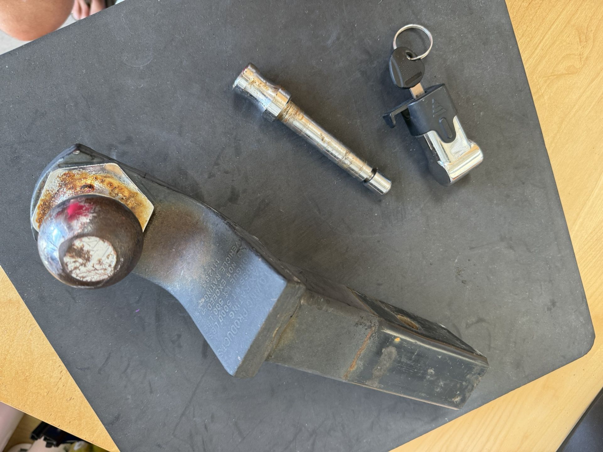 Tow Hitch 2in. Ball and Locking Pin
