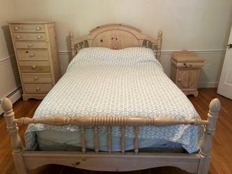 Beautiful Full Girl’s Bed