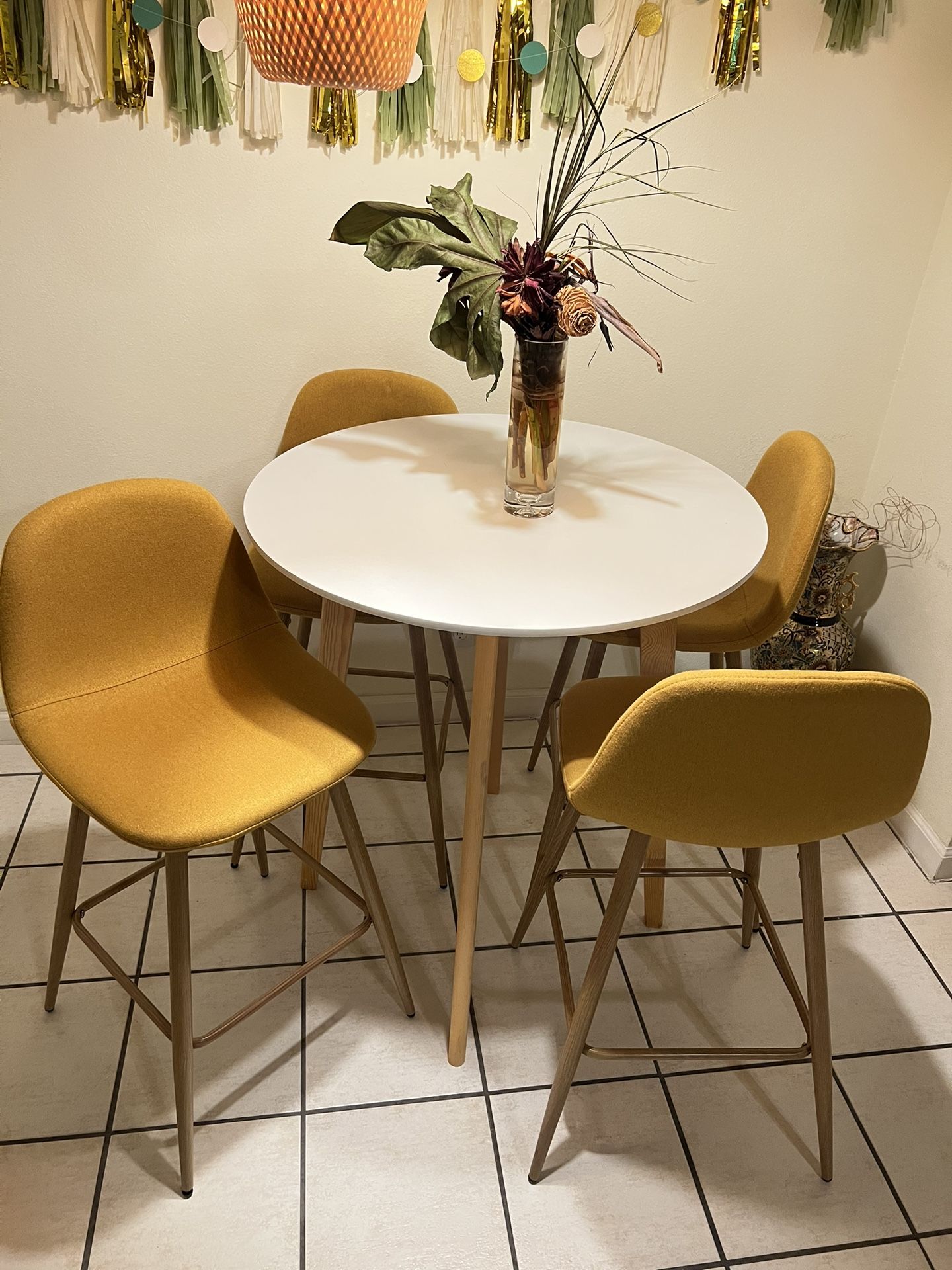 Dinning Room Table High Stools