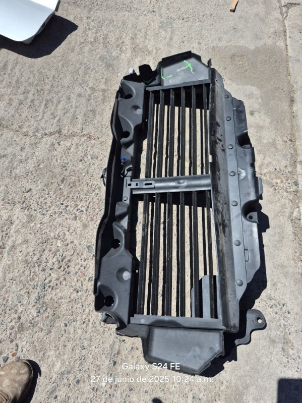 Chevy Colorado Grille Shutter Oem