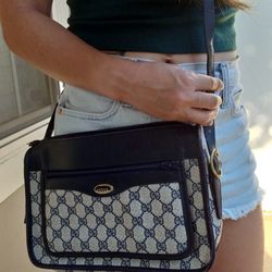 Authentic Vintage Gucci GG Monogram Supreme Clutch Crossbody Bag