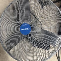 Global Industrial™ 30" Oscillating Wall Mount Fan, 3 Speed, 10,000 CFM, 1/2 HP