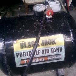 7 Gallon Portable Air Compressor 