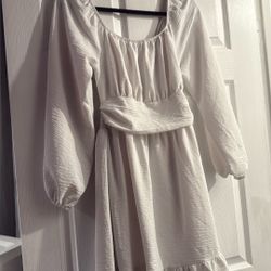 WOMANS WHITE DRESS