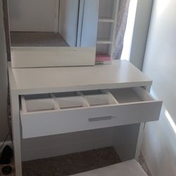 Used Vanity With Stool