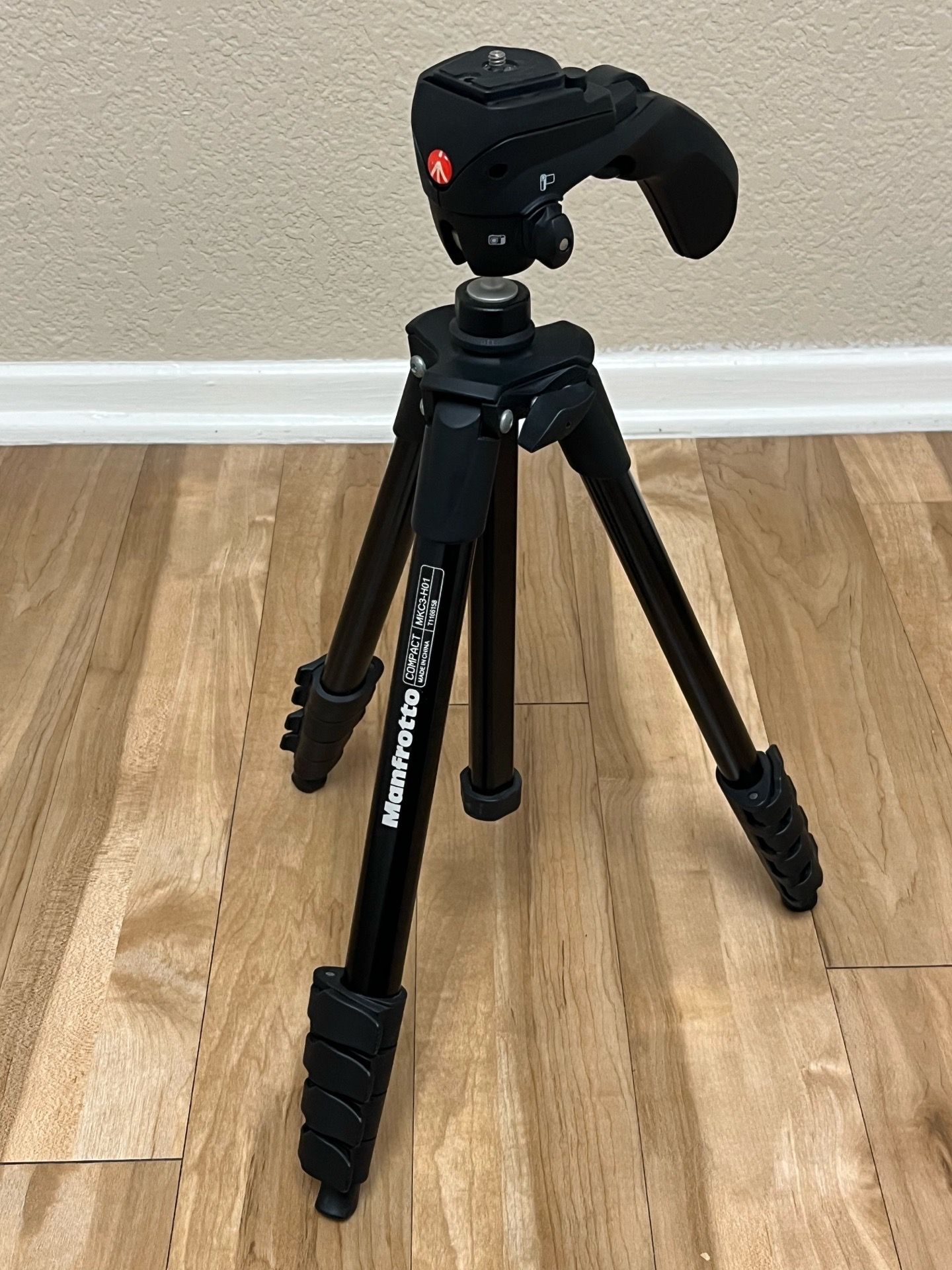 Manfrotto Light Duty Compact Tripod