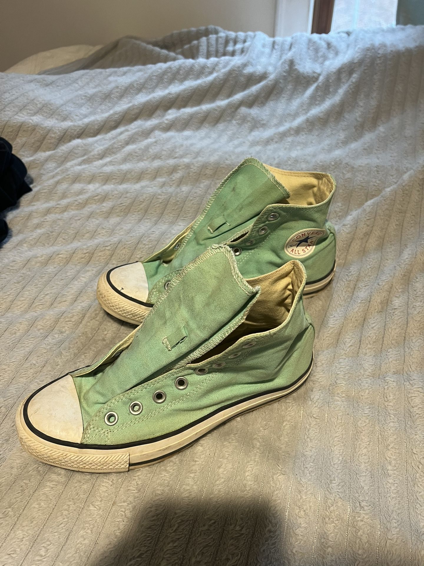 Women’s Converse size 9 light blue shoes w/o laces