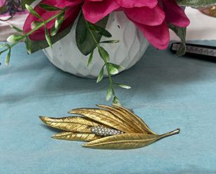 BSK Gold Tone Brooch, Clear White Rhinestone's, 1960