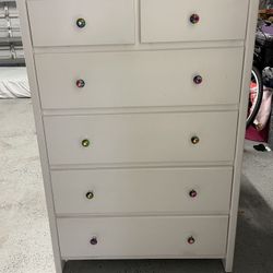 White Chest 6 Drawer- Great Condition 