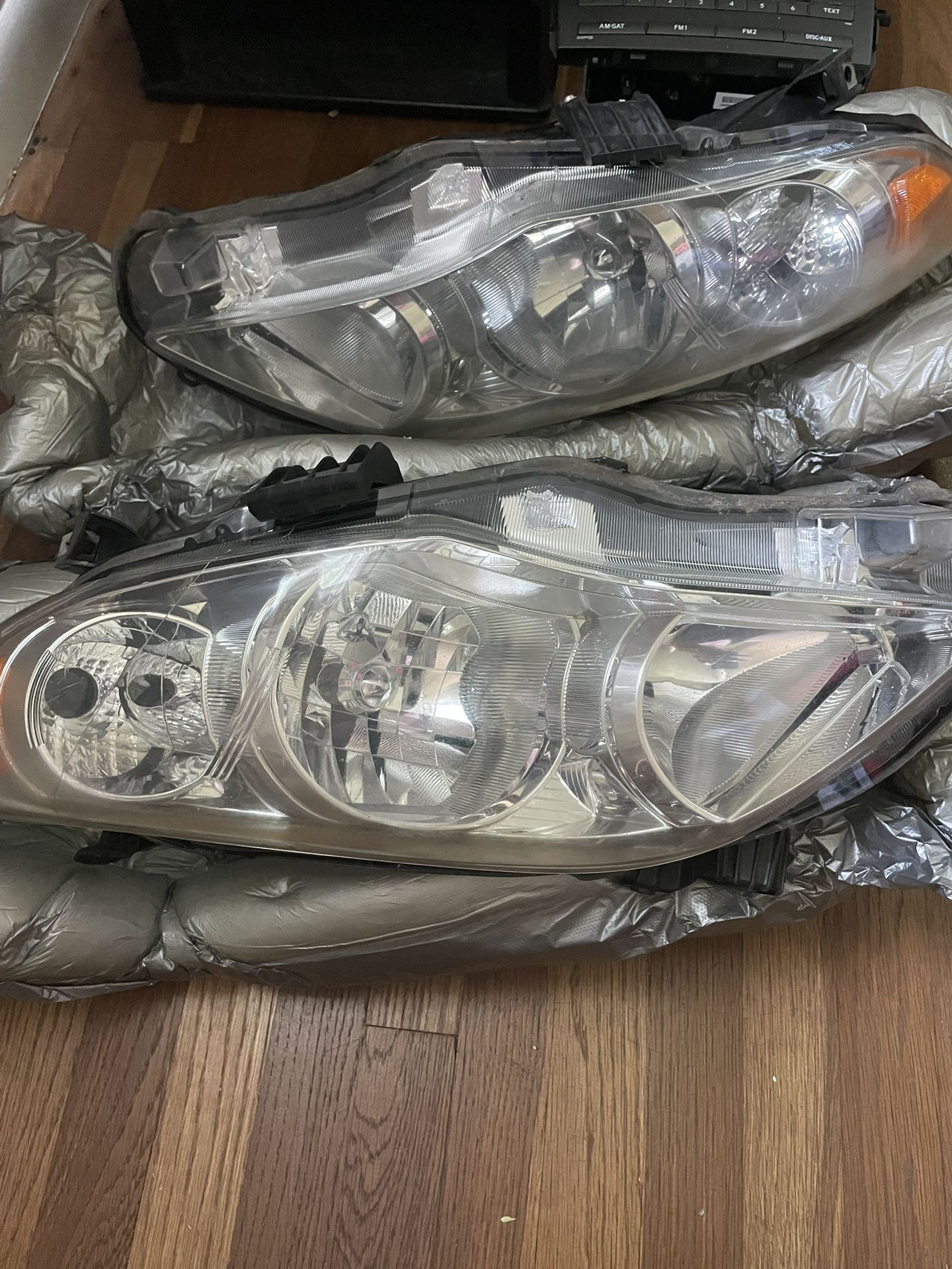 Headlights Set 2011 Toyota Corolla