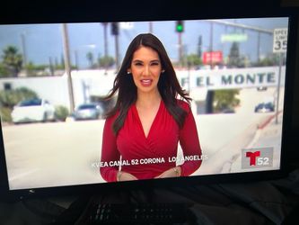 Smart Tv, Vizio 24” , agarra internet inalámbrica, tiene su control Remoto,sirve también para Monitor, es husada pero trabaja bien caladita