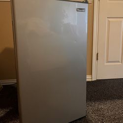Magic Chef Mini Fridge 
