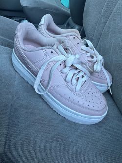 Nike Low-Top Sneakers in Light Pink