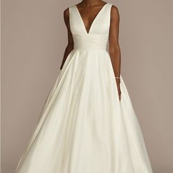 David's Bridal Size 14 (Ivory)