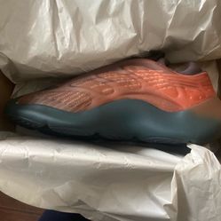 Yeezy 700v3
