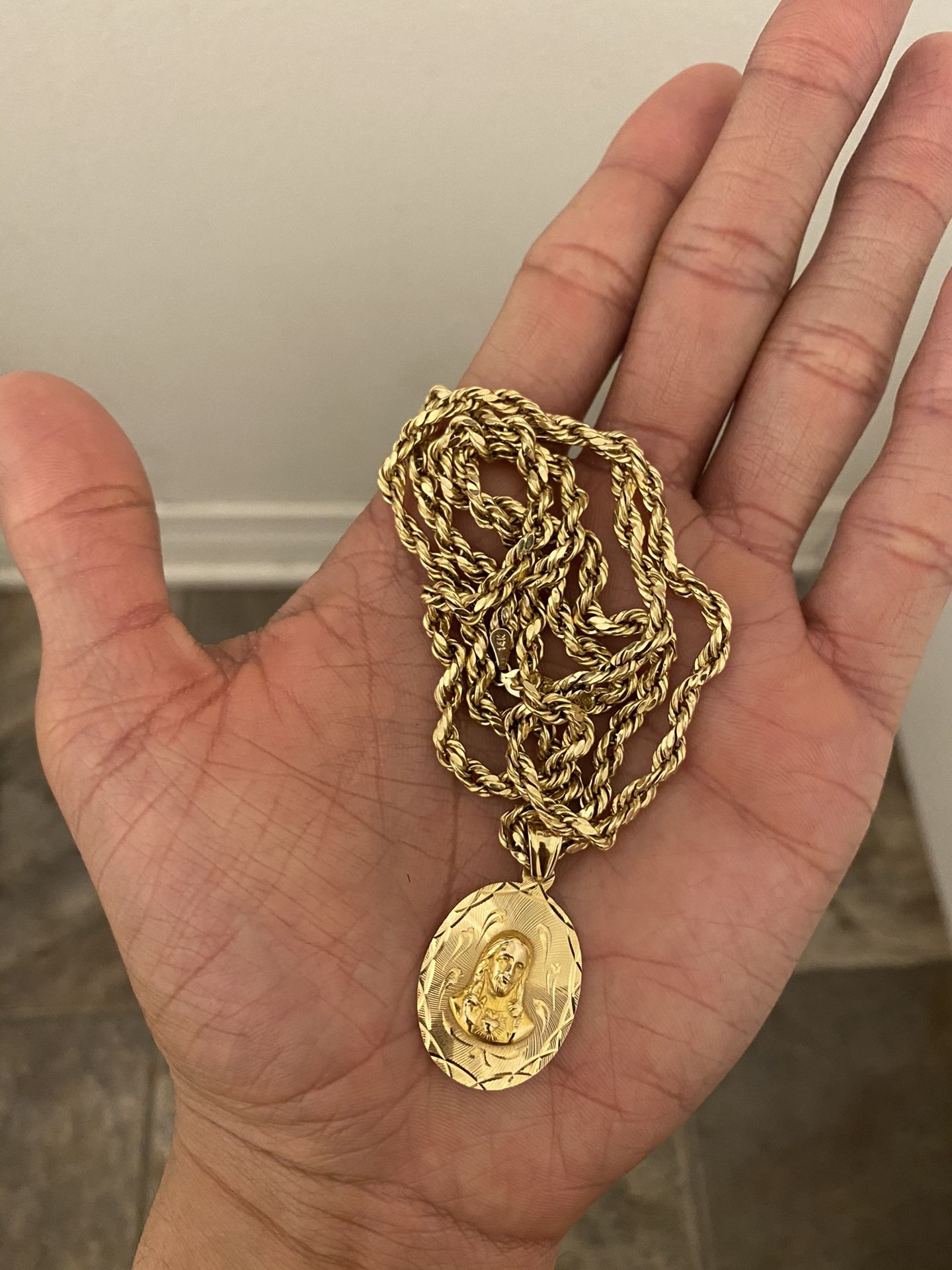 14K Gold Rope Chain With Pendant