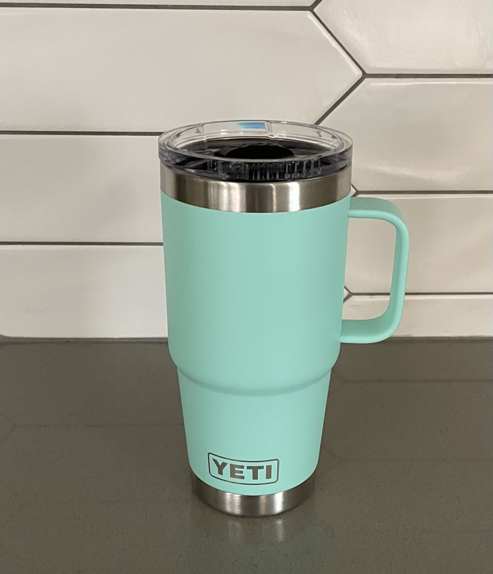 Like New Yeti 20 Oz Rambler Travel Mug With Stronghold Lid for Sale in  Bend, OR - OfferUp